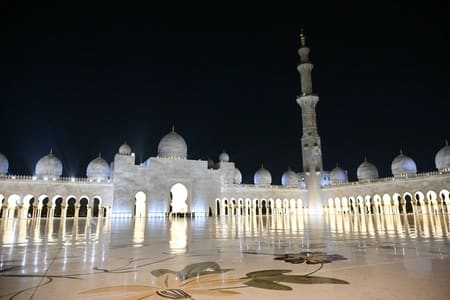Leyla Əliyeva Əbu-Dabidə Şeyx Zayed məscidini ziyarət edib