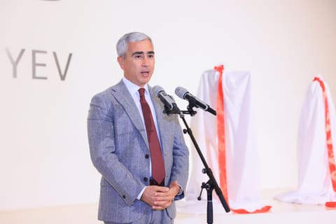 Heydər Əliyev Mərkəzində “Vəhşi təbiətin super qəhrəmanları” sərgisi açılıb