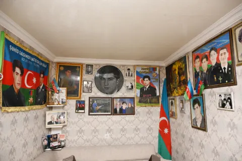 Leyla Əliyeva və Alena Əliyeva Gəncə Memorial Kompleksini və Milli Qəhrəman Natiq Qasımovun ailəsini ziyarət ediblər  