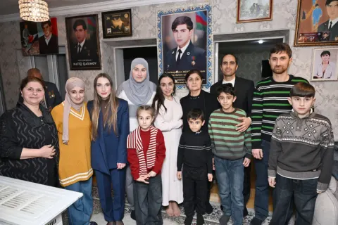 Leyla Əliyeva və Alena Əliyeva Gəncə Memorial Kompleksini və Milli Qəhrəman Natiq Qasımovun ailəsini ziyarət ediblər  