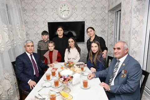 Leyla Əliyeva və Alena Əliyeva Gəncə Memorial Kompleksini və Milli Qəhrəman Natiq Qasımovun ailəsini ziyarət ediblər  