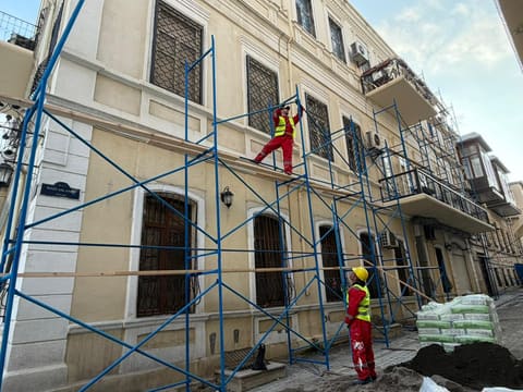 İslam Səfərli küçəsinin piyada yönümlü formata keçirilməsi üçün işlər aparılır