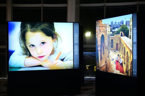 Bakıda dünyaşöhrətli fotojurnalist Reza Deqatinin “Yüksələn işıq” sərgisi açılıb
