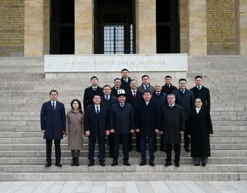 Qırğızıstan Parlamentinin sədri Türkiyəyə səfər edib