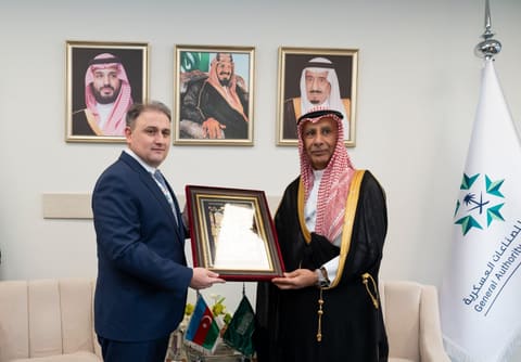 “World Defence Show 2026” sərgisi çərçivəsində fəal müzakirələr aparılır