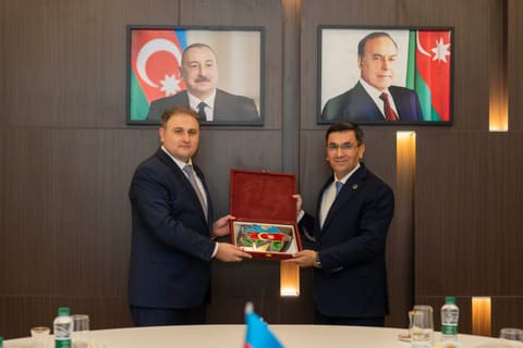 “World Defence Show 2026” sərgisi çərçivəsində fəal müzakirələr aparılır
