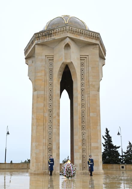 ABŞ Vitse-prezidenti Şəhidlər Xiyabanını ziyarət edib