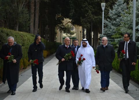Ərəb Parlamentinin prezidenti Fəxri xiyabanı və Zəfər parkını ziyarət edib