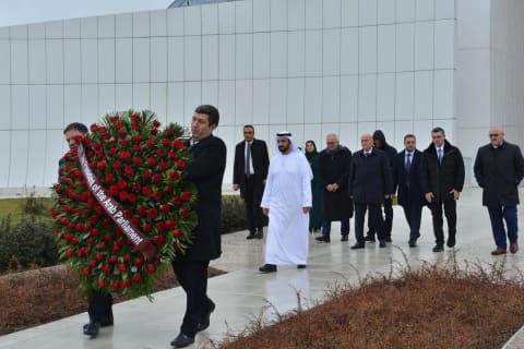 Ərəb Parlamentinin prezidenti Fəxri xiyabanı və Zəfər parkını ziyarət edib