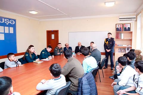 Hərbi təhsil müəssisələrinin nümayəndələrinin şagirdlərlə görüşləri keçirilib