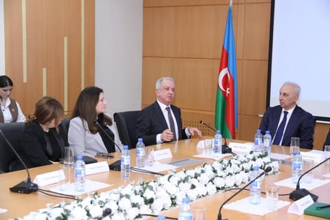Bakı Kommersiya Məhkəməsində  dəyirmi masa keçirilib