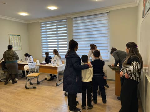 Səhiyyə Nazirliyi Ağdərənin balaca sakinləri üçün tibbi aksiya keçirib