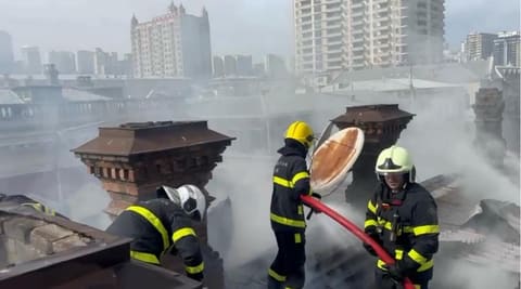 Bakının mərkəzində evdə baş verən yanğın söndürülüb - VİDEO -  YENİLƏNİB 5