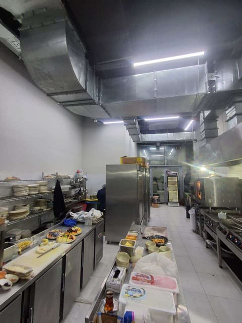 “Volt”, “Megastore” və “The Place”da istehlaka yararsız qida məhsulları aşkarlanıb
