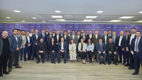 Sahil Babayev “Yüksəliş” müsabiqəsinin qalibləri ilə görüşüb