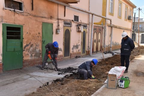 Bakının Xətai rayonunda qəzalı su xətləri yenilənib