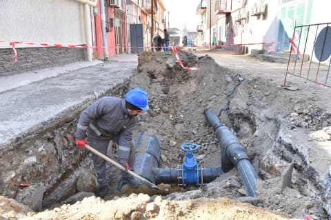 Bakının Xətai rayonunda qəzalı su xətləri yenilənib