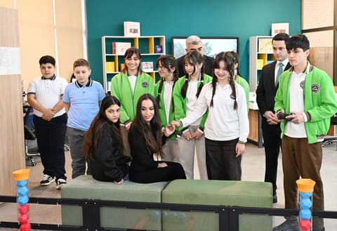 Leyla Əliyeva və Alena Əliyeva Quba şəhərində internat tipli ümumtəhsil məktəbini və STEAM mərkəzini ziyarət ediblər