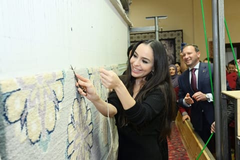 “Azərxalça” ASC-nin Şuşa məscidi üçün hazırladığı növbəti xalçalarının kəsim mərasimi keçirilib