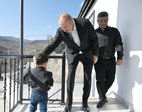 İlham Əliyev Xocalının Xanabad kəndində görülmüş işlərlə tanış olub -YENİLƏNİB - FOTOLAR