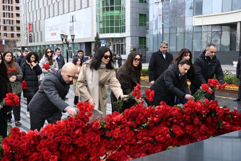Medianın İnkişafı Agentliyinin kollektivi "Ana harayı" abidəsini ziyarət edib