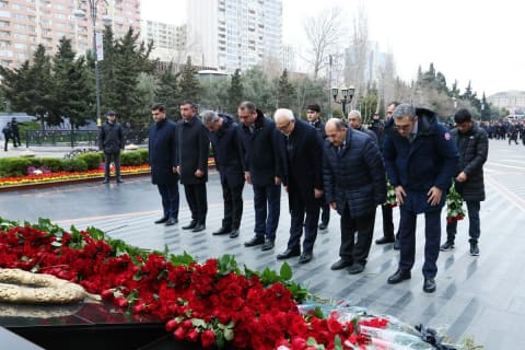 İqtisadiyyat Nazirliyinin rəhbərliyi Xocalı soyqırımı abidəsini ziyarət edib