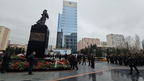 FHN kollektivi Xocalı soyqırımı abidəsini ziyarət edib 