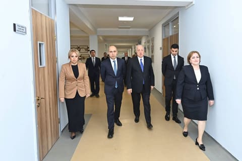 Emin Əmrullayev Sumqayıtda təhsil müəssisəsində olub