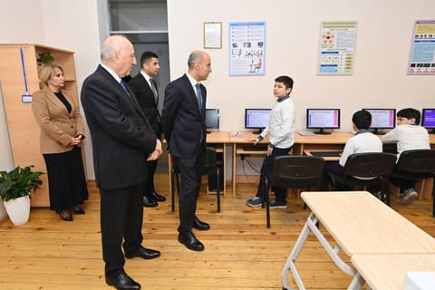 Emin Əmrullayev Sumqayıtda təhsil müəssisəsində olub