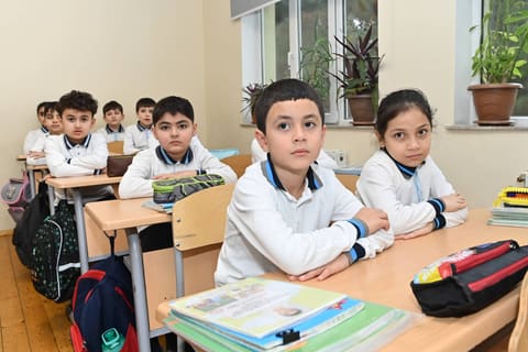 Emin Əmrullayev Sumqayıtda təhsil müəssisəsində olub
