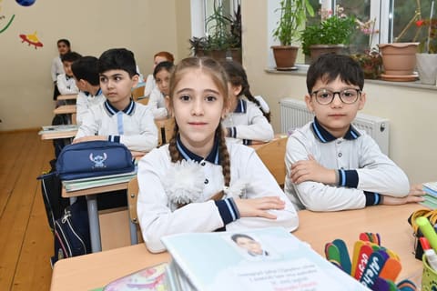 Emin Əmrullayev Sumqayıtda təhsil müəssisəsində olub