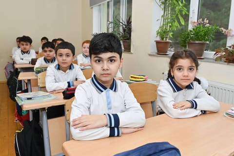 Emin Əmrullayev Sumqayıtda təhsil müəssisəsində olub