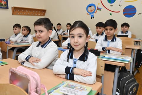 Emin Əmrullayev Sumqayıtda təhsil müəssisəsində olub