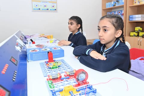 Emin Əmrullayev Sumqayıtda təhsil müəssisəsində olub