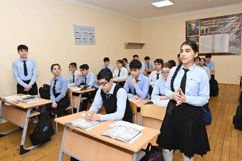 Emin Əmrullayev Sumqayıtda təhsil müəssisəsində olub