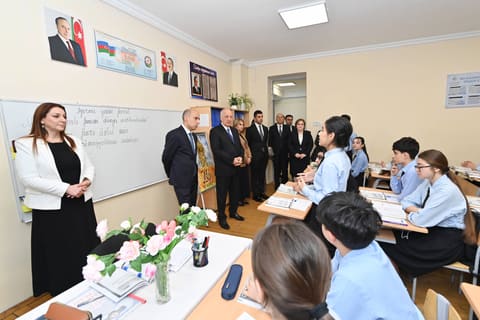 Emin Əmrullayev Sumqayıtda təhsil müəssisəsində olub