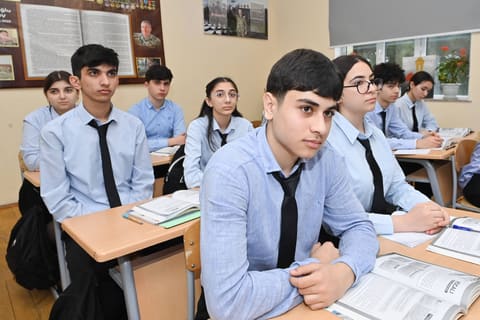 Emin Əmrullayev Sumqayıtda təhsil müəssisəsində olub