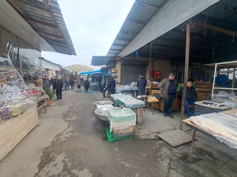 “Ucar Ticarət Mərkəzi” MMC-yə məxsus bazarda yoxlama keçirilib 