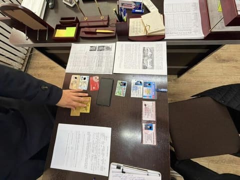 Qırğızıstanda  iki yüksək rütbəli polis zabiti saxlanılıb