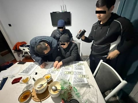 Qırğızıstanda  iki yüksək rütbəli polis zabiti saxlanılıb