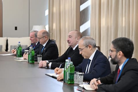 Prezident İlham Əliyev Avropa Komissiyasının enerji və mənzil siyasəti üzrə komissarını qəbul edib