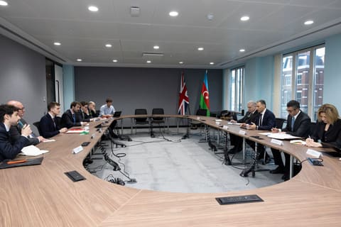 Azərbaycan və Britaniya arasında uçuşların sayının artırılması müzakirə olunub