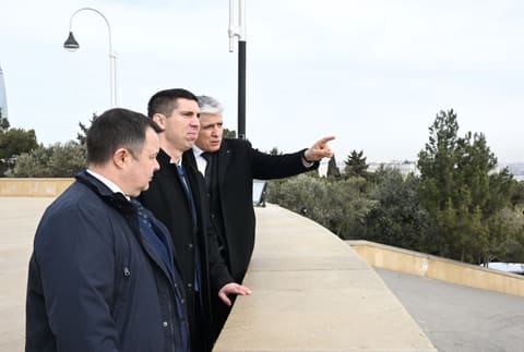 Moldovanın Baş nazirinin müavini Şəhidlər xiyabanını ziyarət edib