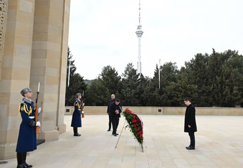 Moldovanın Baş nazirinin müavini Şəhidlər xiyabanını ziyarət edib