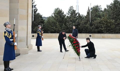 Moldovanın Baş nazirinin müavini Şəhidlər xiyabanını ziyarət edib