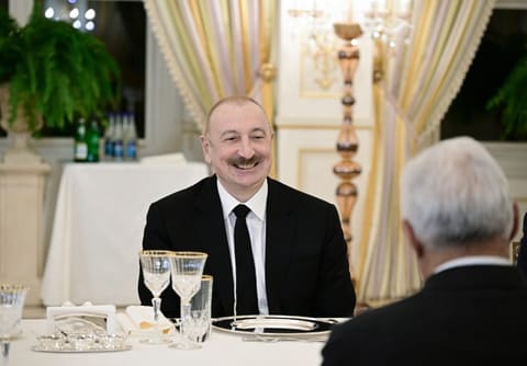 İlham Əliyevin Avropa İttifaqı Şurasının Prezidenti ilə rəsmi nahar əsnasında geniş tərkibdə görüşü olub