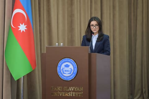 Emin Əmrullayev təhsil idarəçiliyində strateji baxış və şəxsi liderlik mövzusunda təcrübəsini bölüşüb