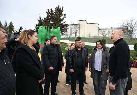 İlham Əliyev Xocavəndin Xanoba kəndində fərdi evlərin və infrastrukturun bərpası sahəsində görülən işlərlə tanış olub - YENİLƏNİB