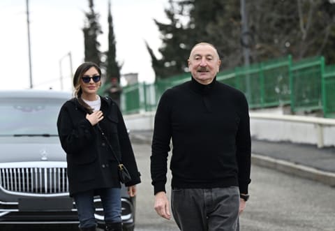 İlham Əliyev Xocavəndin Xanoba kəndində fərdi evlərin və infrastrukturun bərpası sahəsində görülən işlərlə tanış olub - YENİLƏNİB