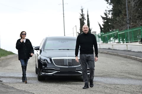 İlham Əliyev Xocavəndin Xanoba kəndində fərdi evlərin və infrastrukturun bərpası sahəsində görülən işlərlə tanış olub - YENİLƏNİB